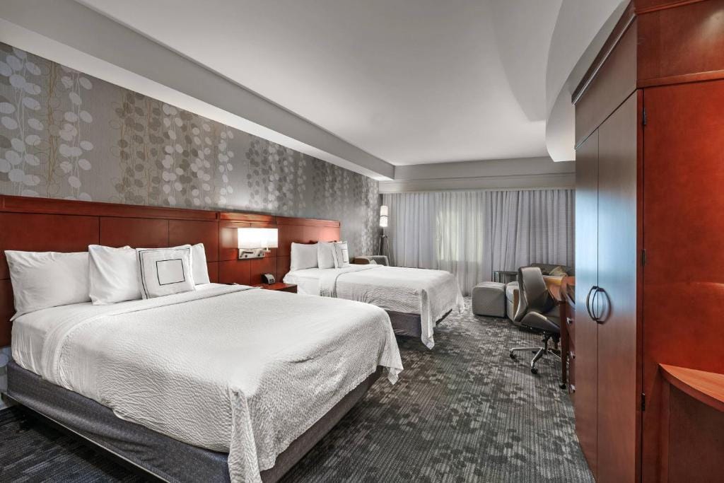 Courtyard by Marriott Tulsa Woodland Hills — 2