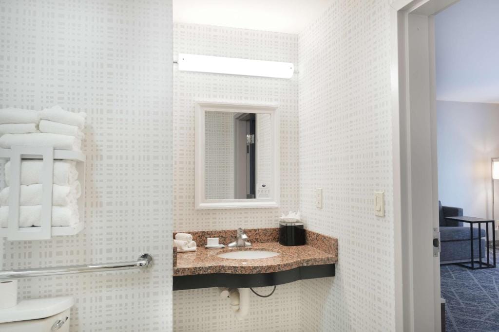 Hampton Inn and Suites Tulsa Central — 3
