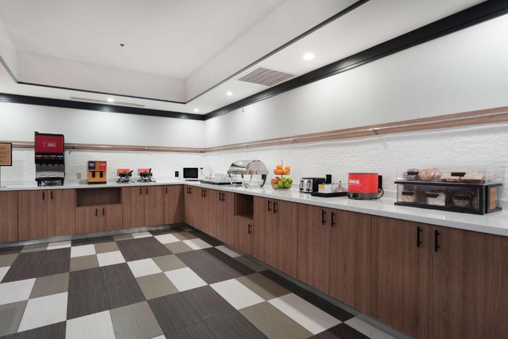 Hampton Inn and Suites Tulsa Central — 5