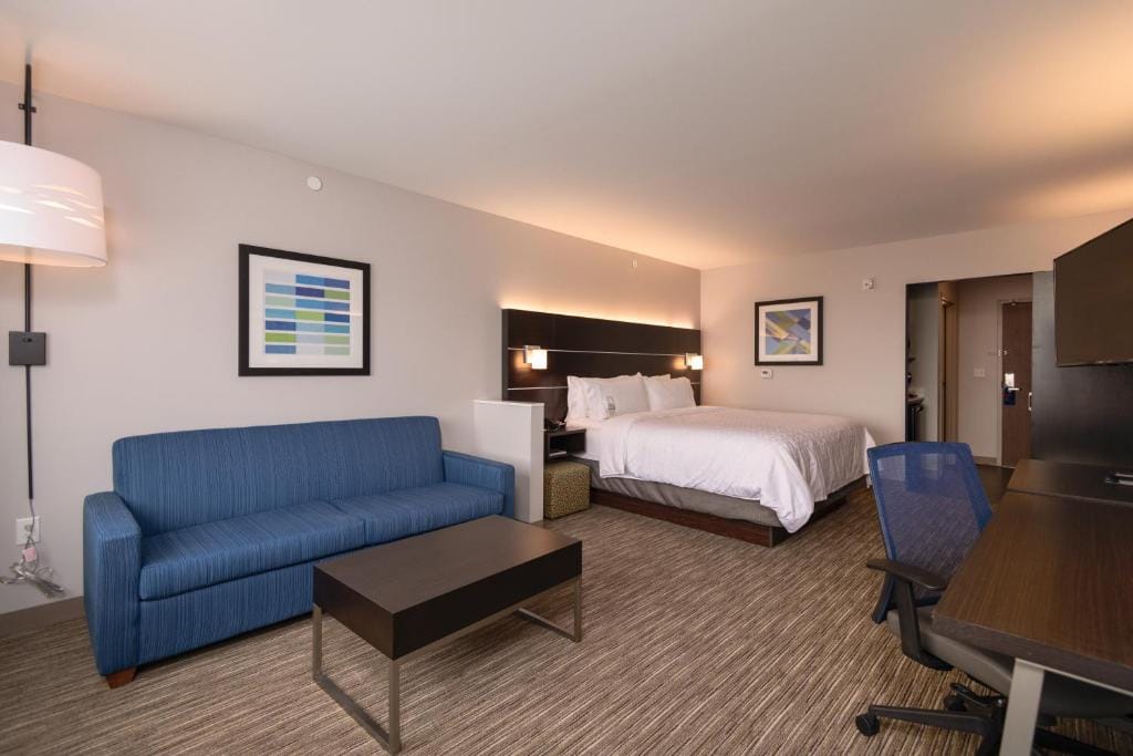 Holiday Inn Express & Suites - Tulsa Downtown - Arts District by IHG — 2