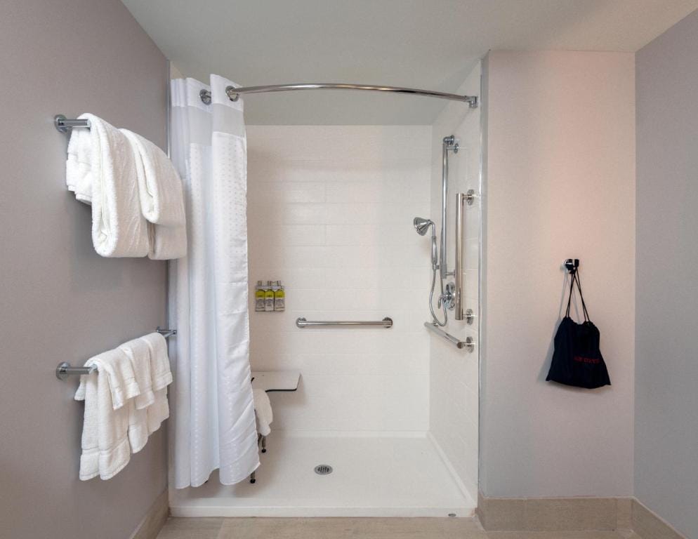 Holiday Inn Express & Suites - Tulsa Downtown - Arts District by IHG — 3