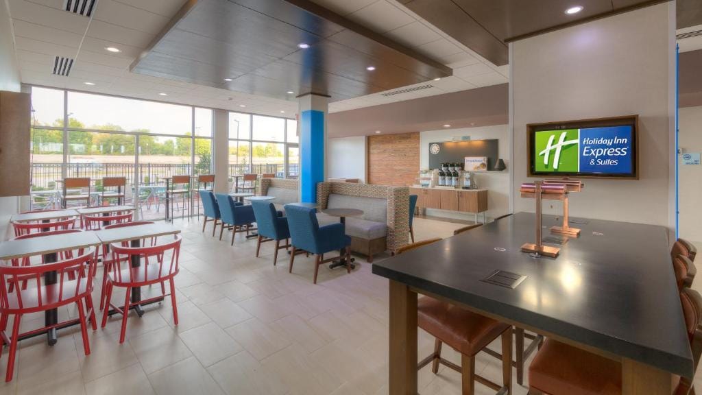 Holiday Inn Express & Suites Tulsa Midtown by IHG — 5