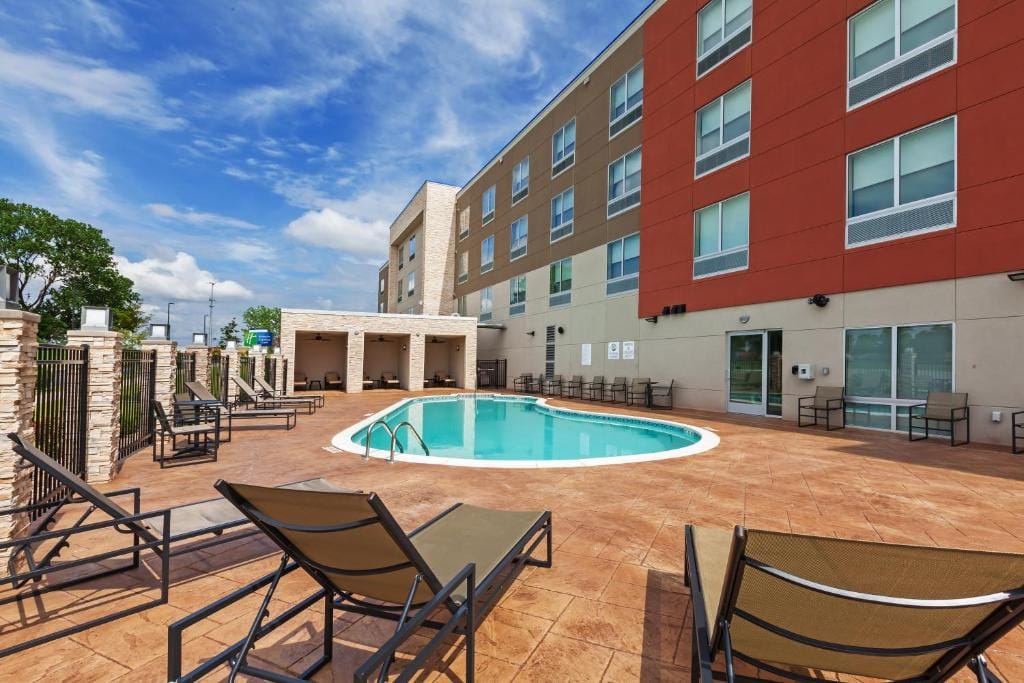 Holiday Inn Express & Suites Tulsa South - Woodland Hills by IHG — 4