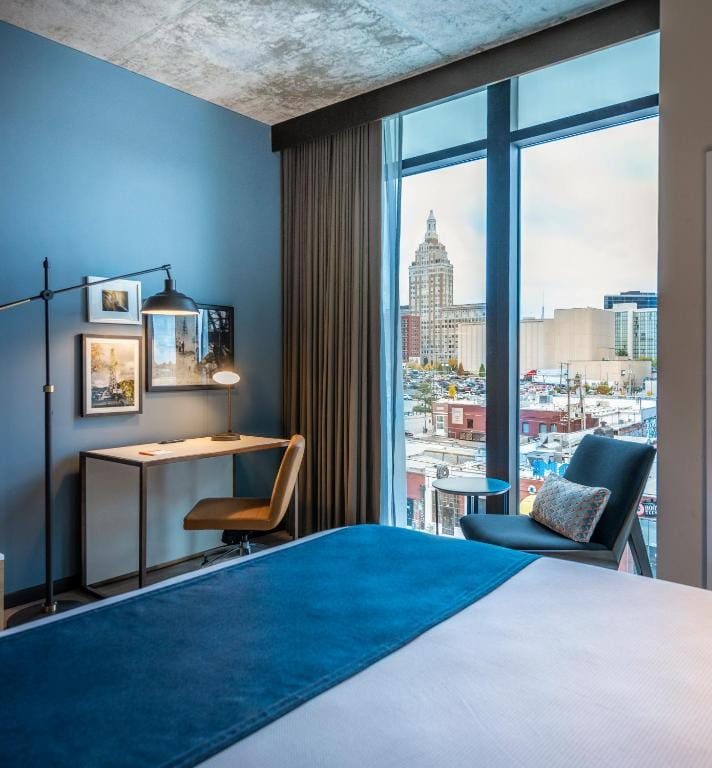 Hotel Indigo Tulsa DWTN/Entertainment Area — 2