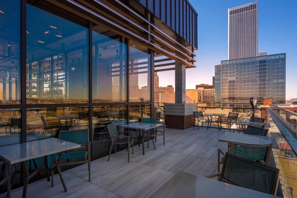 Hotel Indigo Tulsa DWTN/Entertainment Area — 4