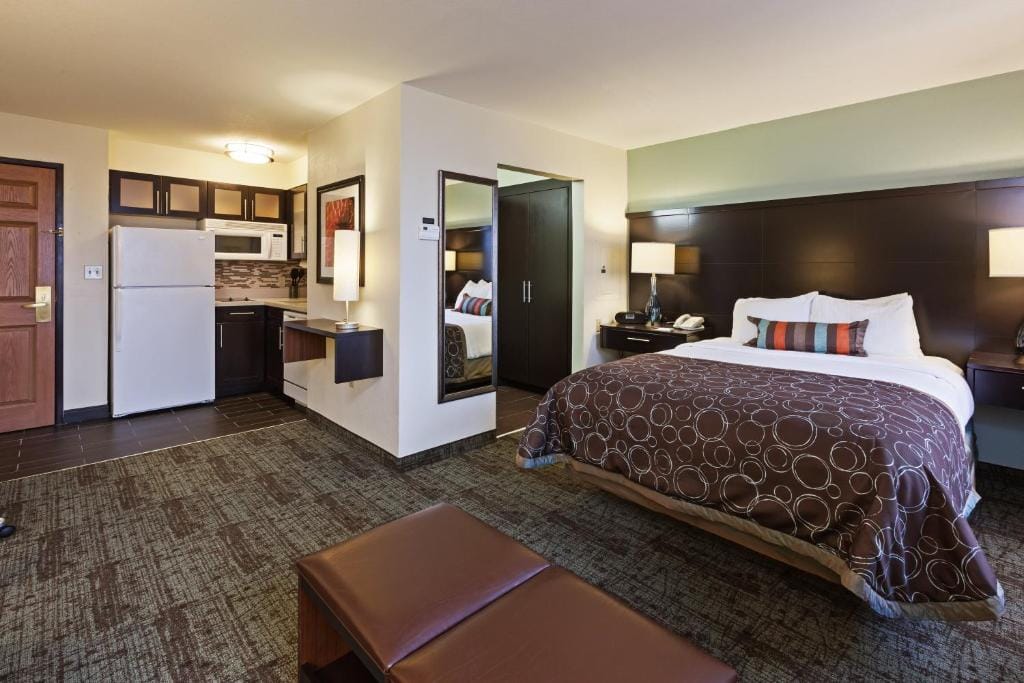 Staybridge Suites Tulsa-Woodland Hills by IHG — 2