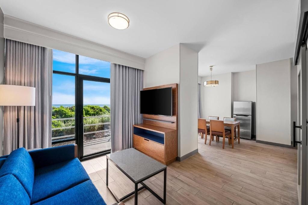 Country Inn & Suites by Radisson, Virginia Beach Oceanfront — 4