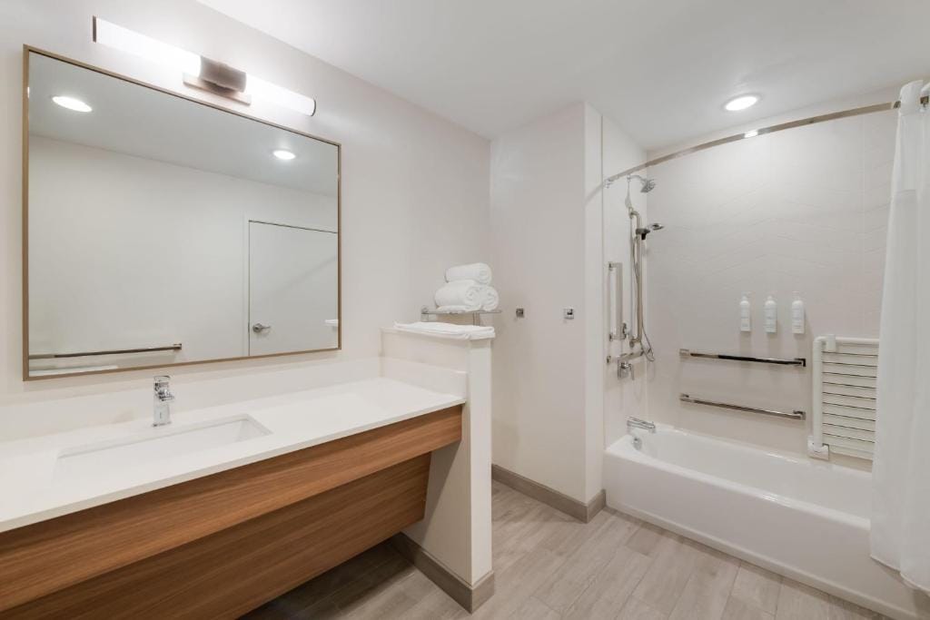 Fairfield by Marriott Inn & Suites Virginia Beach Town Center — 3