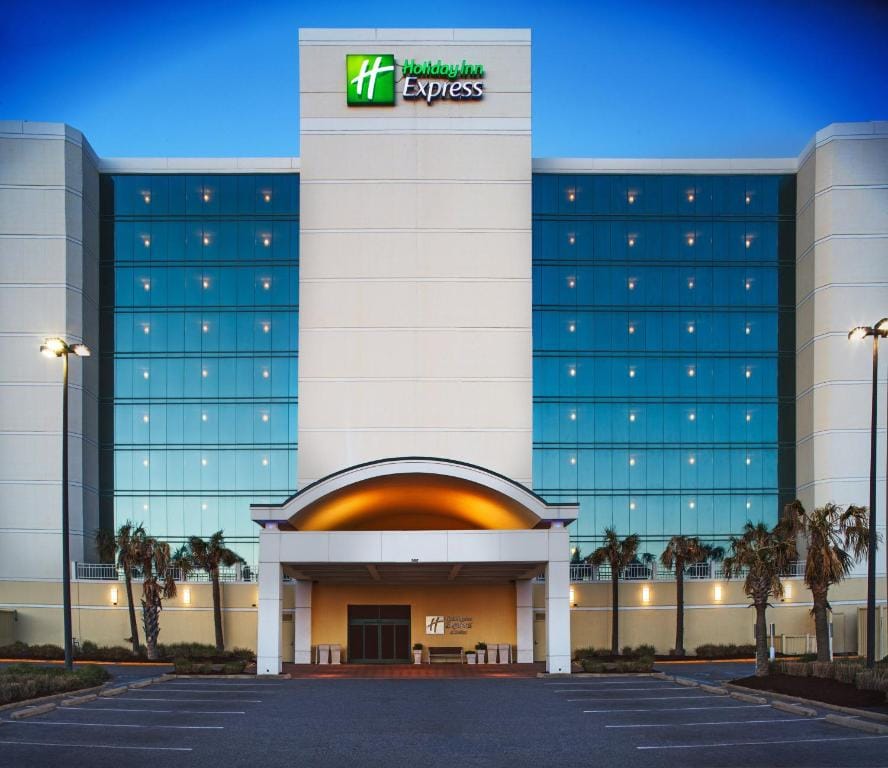Holiday Inn Express & Suites VA Beach Oceanfront by IHG — 1