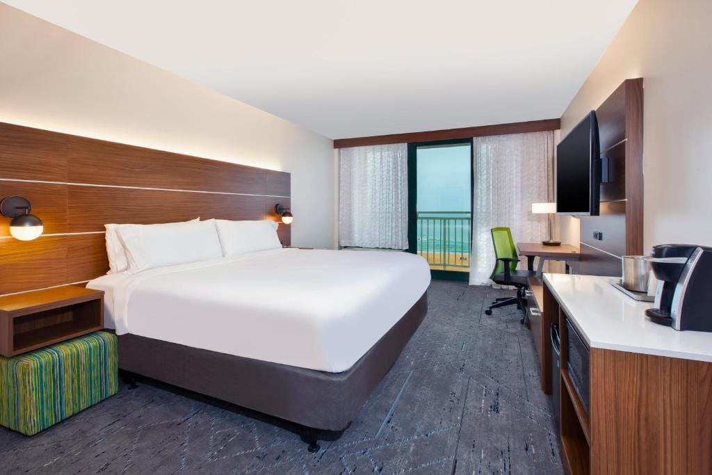 Holiday Inn Express & Suites VA Beach Oceanfront by IHG — 2