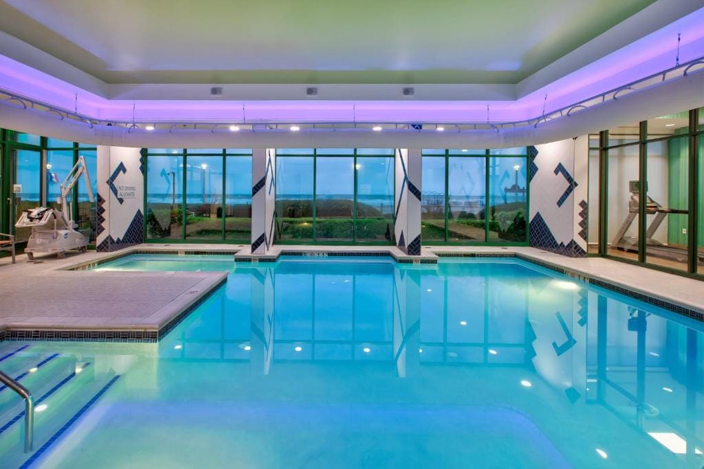 Holiday Inn Express & Suites VA Beach Oceanfront by IHG — 4