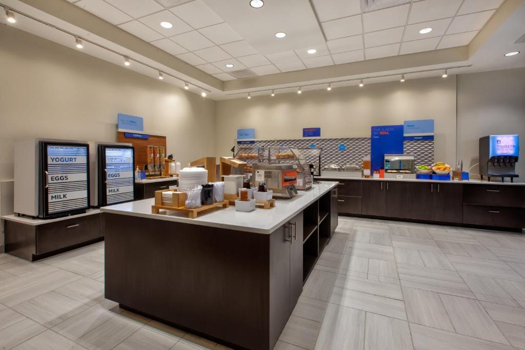 Holiday Inn Express & Suites VA Beach Oceanfront by IHG — 5