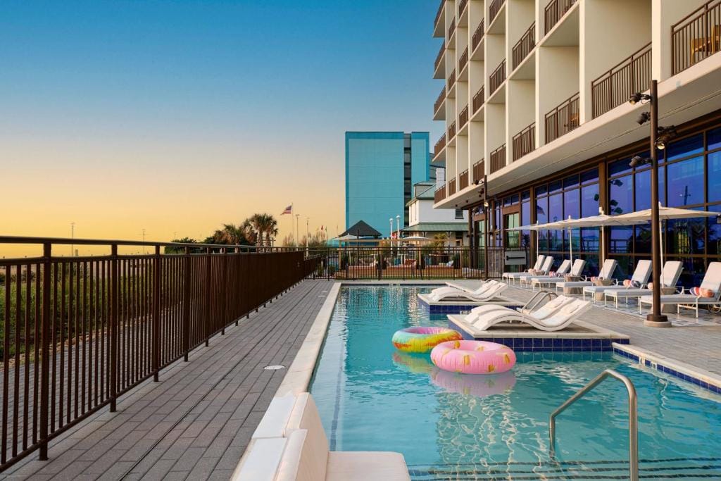 Moxy Virginia Beach Oceanfront — 4