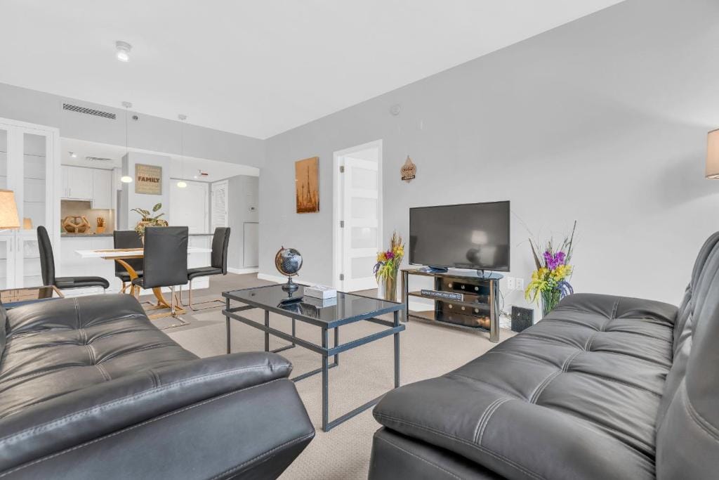 Heaven on Washington Fully Furnished Apartments — 1