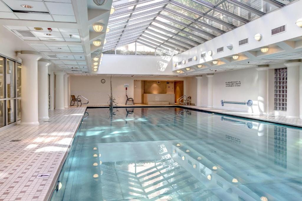 Heaven on Washington Fully Furnished Apartments — 4