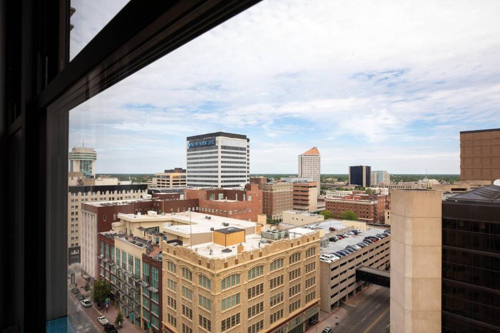 Ambassador Hotel Wichita, Autograph Collection — 5