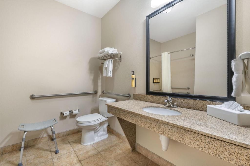 Best Western Plus Eastgate Inn & Suites — 3
