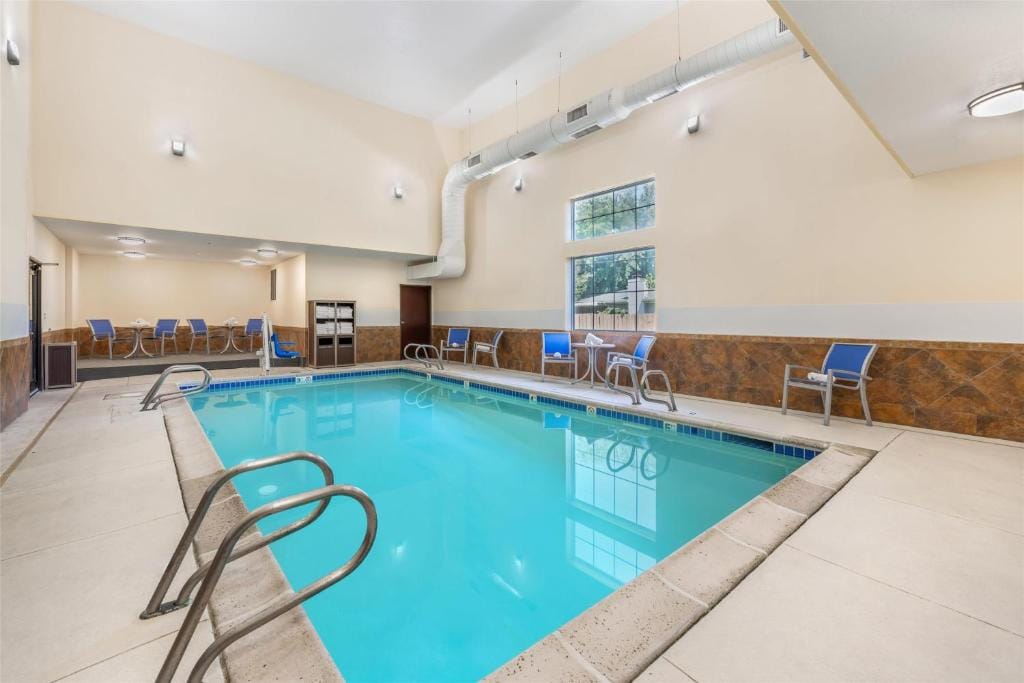 Best Western Plus Eastgate Inn & Suites — 4