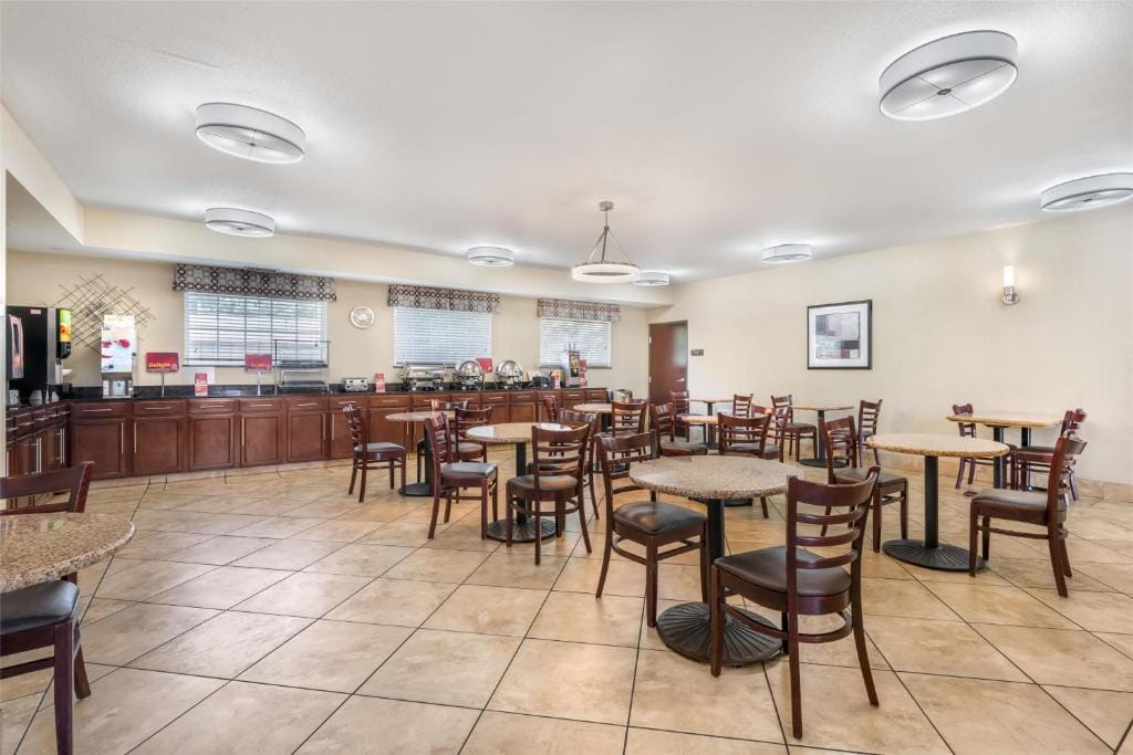 Best Western Plus Eastgate Inn & Suites — 5