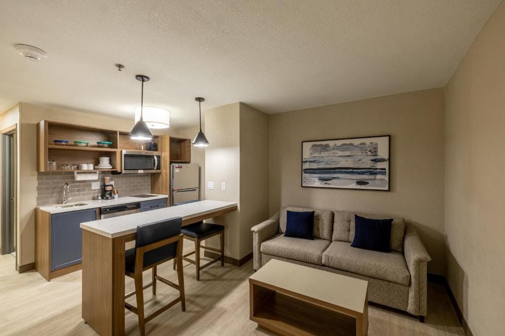 Candlewood Suites Wichita Northwest by IHG — 4