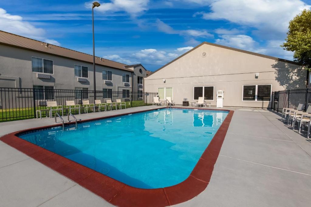 Country Inn & Suites by Radisson, Wichita East, KS — 3