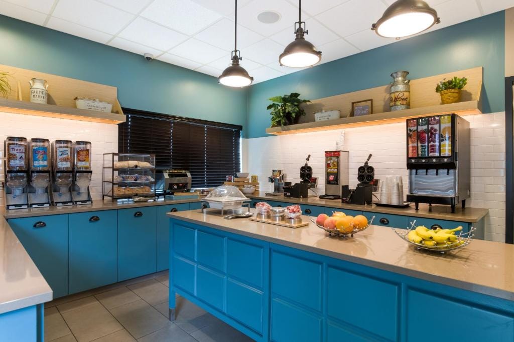 Country Inn & Suites by Radisson, Wichita East, KS — 4