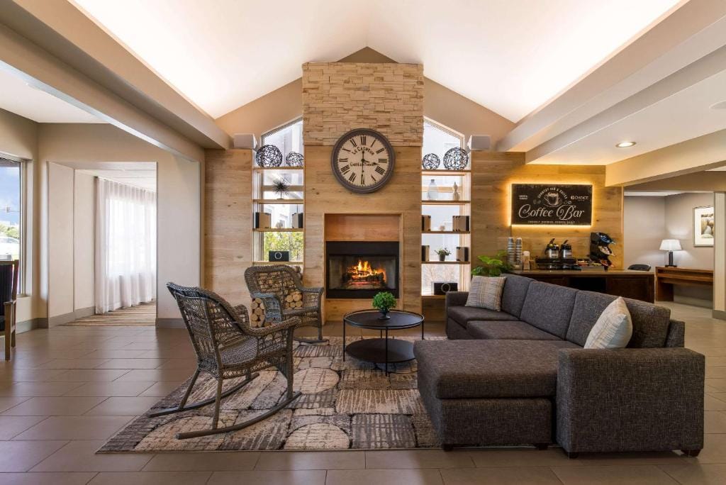 Country Inn & Suites by Radisson, Wichita East, KS — 5