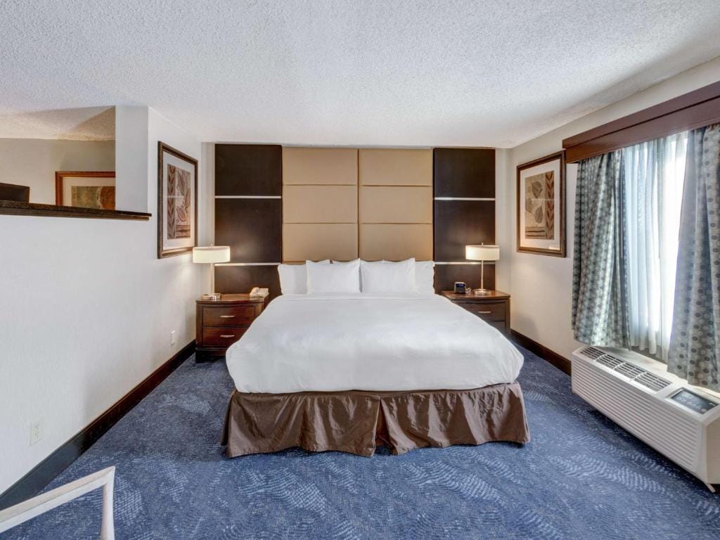 DoubleTree by Hilton Wichita Airport — 2