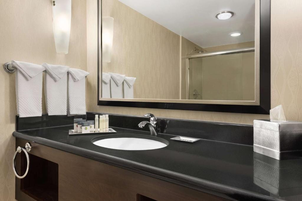 DoubleTree by Hilton Wichita Airport — 3