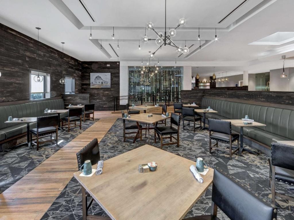 DoubleTree by Hilton Wichita Airport — 5