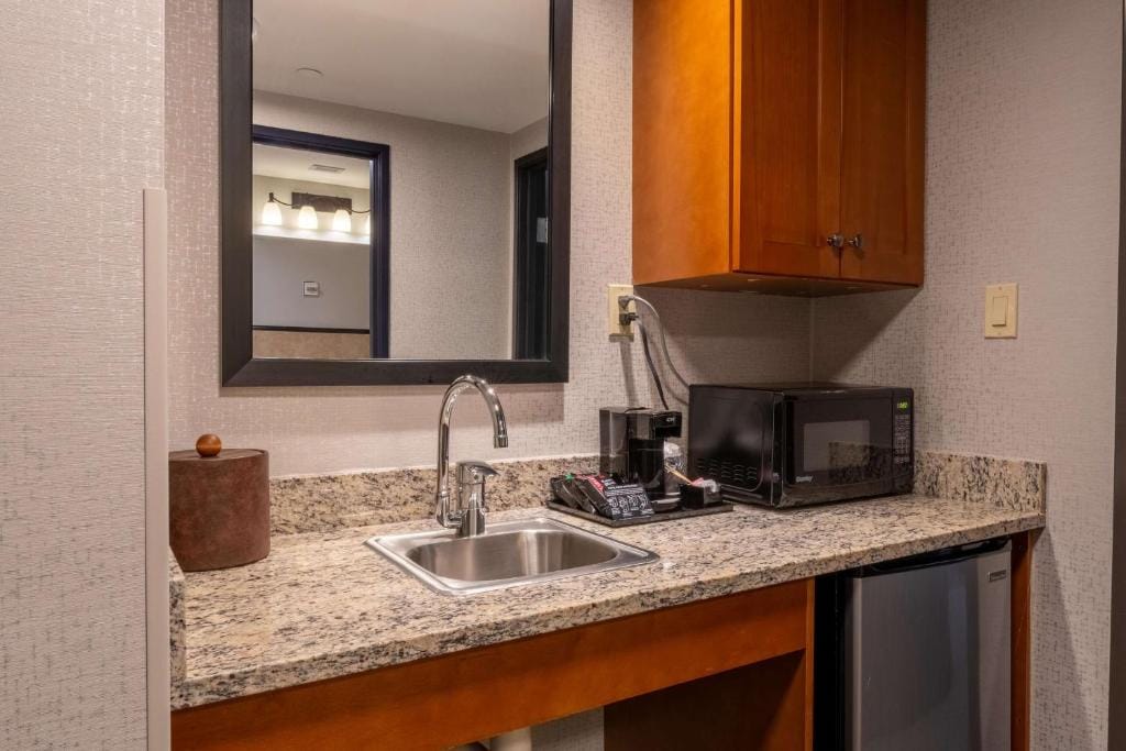 Drury Plaza Hotel Broadview Wichita — 2