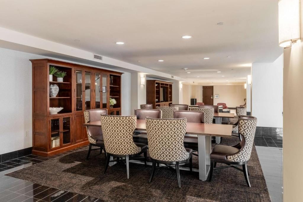 Drury Plaza Hotel Broadview Wichita — 3