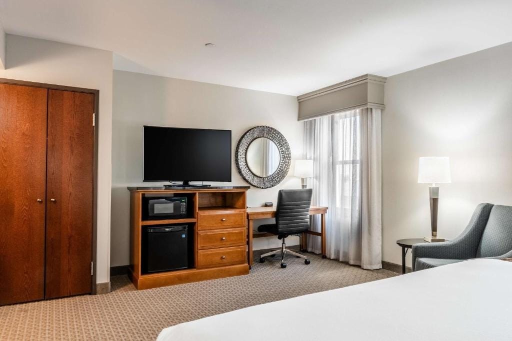 Drury Plaza Hotel Broadview Wichita — 4