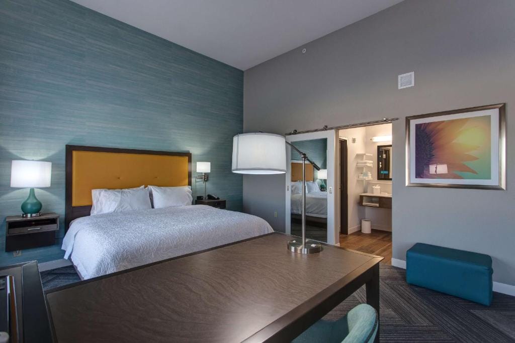 Hampton Inn & Suites-Wichita/Airport, KS — 2