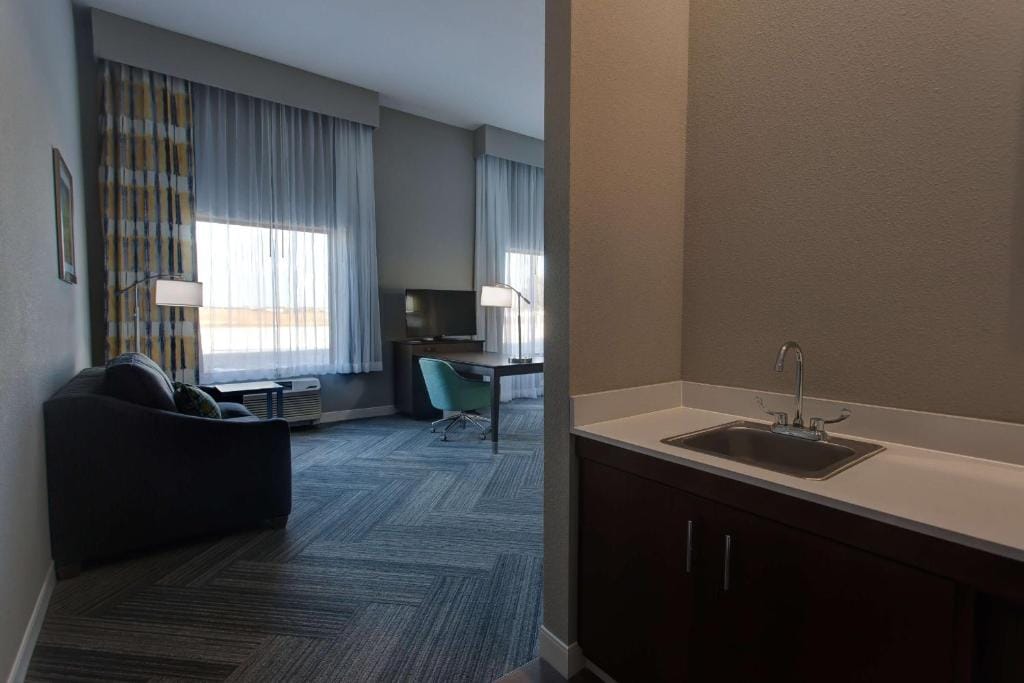 Hampton Inn & Suites-Wichita/Airport, KS — 3
