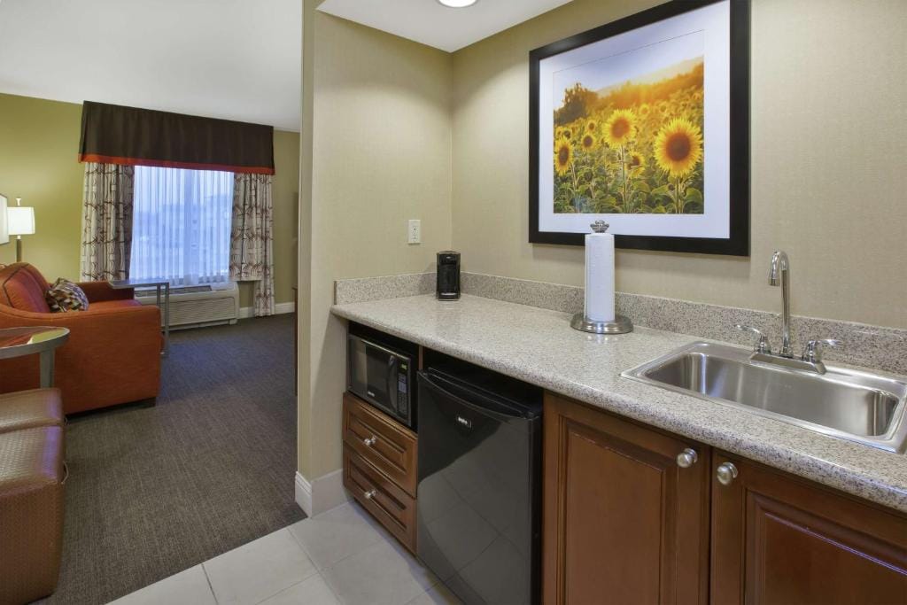 Hampton Inn & Suites Wichita-Northeast — 3