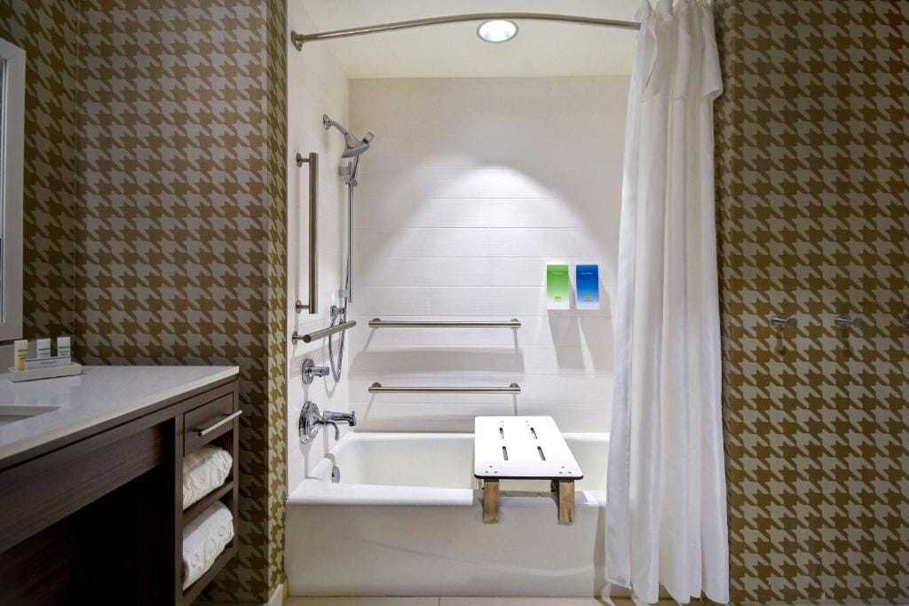 Home2 Suites Wichita Downtown Delano, Ks — 3