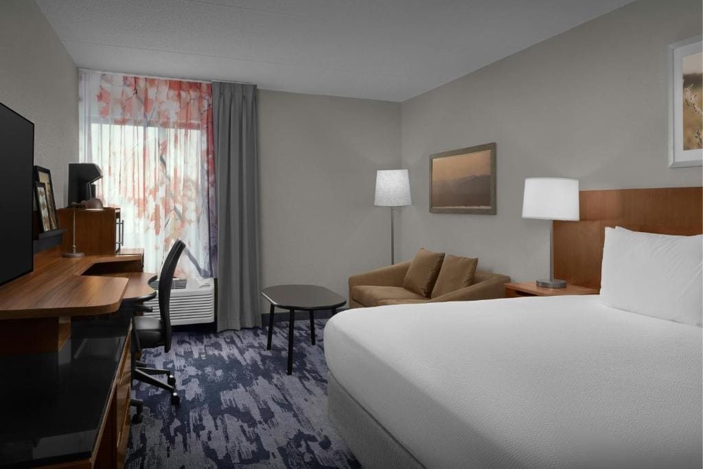 Fairfield Inn and Suites by Marriott Winston-Salem Hanes Mall — 2