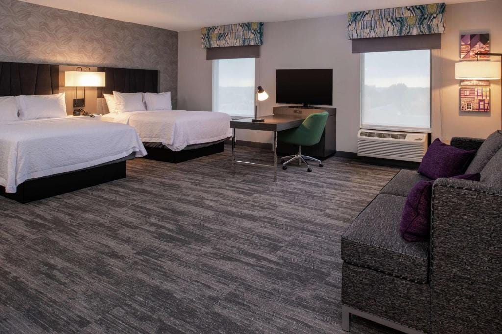 Hampton Inn & Suites Winston-Salem Downtown — 2