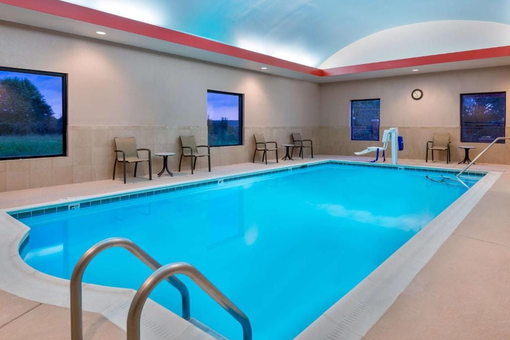 Hampton Inn & Suites Winston-Salem/University Area — 4
