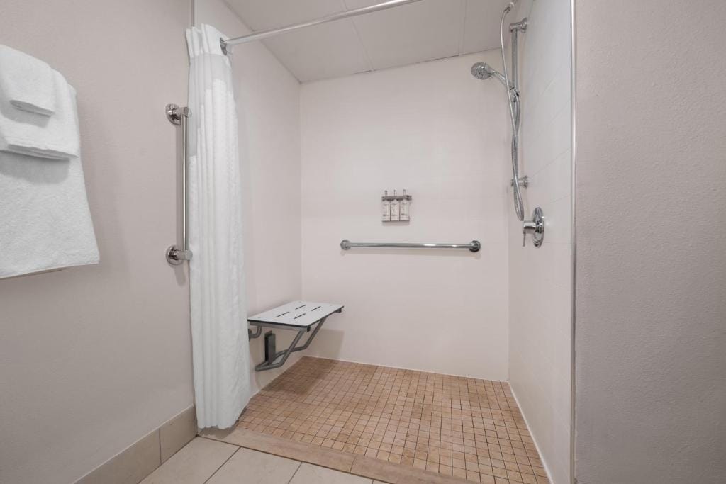 Holiday Inn Express Winston-Salem by IHG — 3