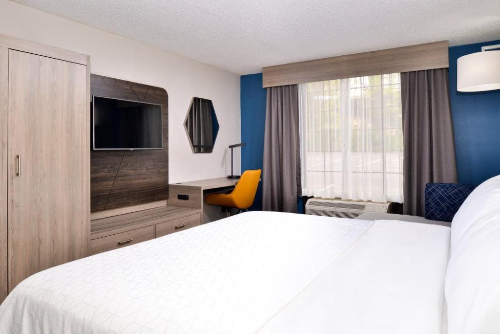 Holiday Inn Express Winston-Salem Medical Ctr Area — 2