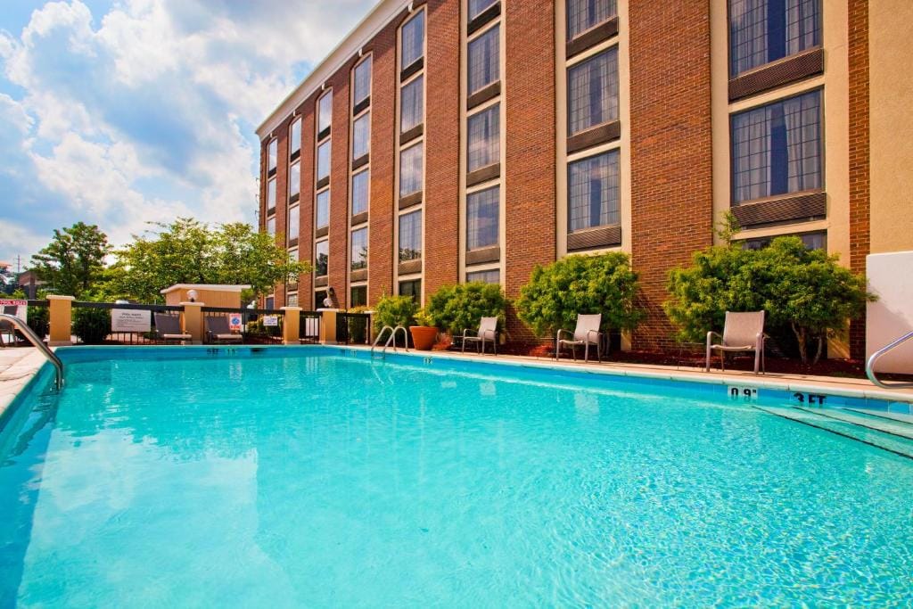 Holiday Inn Express Winston-Salem Medical Ctr Area — 4