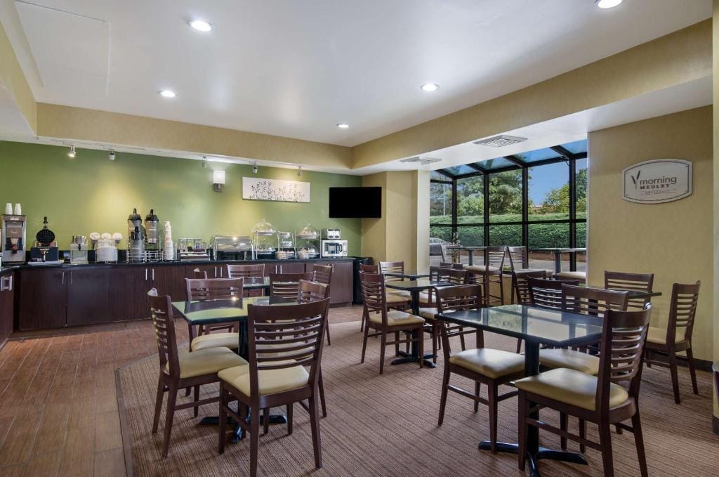 Sleep Inn Hanes Mall — 4
