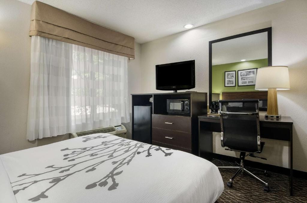 Sleep Inn Hanes Mall — 5